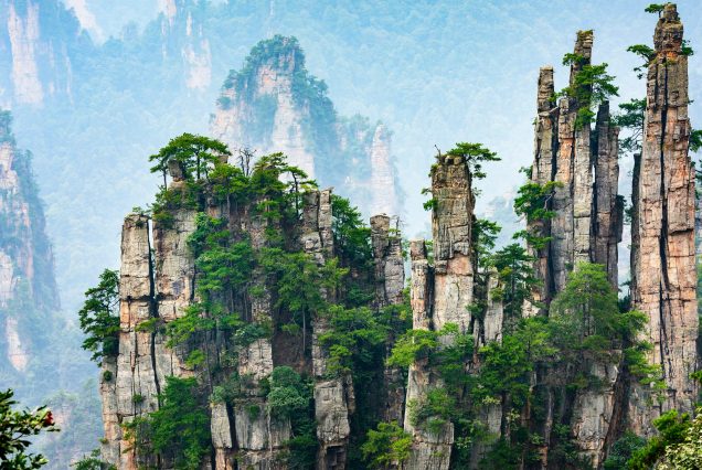 8D6N Zhangjiajie – Fenghuang: Negeri Avatar, Kota Kuno, & Jembatan Kaca Menantang