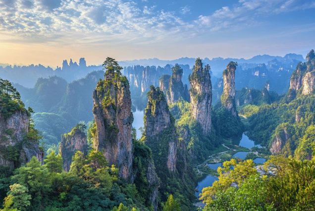 9D Zhangjiajie – Fenghuang – Chongqing: Petualangan Mistis di Negeri Avatar & Kota Tua Eksotis